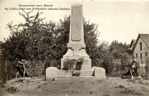 Loulans-Les-Forges, le monument aux Morts