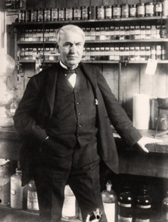Thomas Alva Edison dans son laboratoire