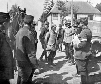 World War I, questioning of a German prisonner.