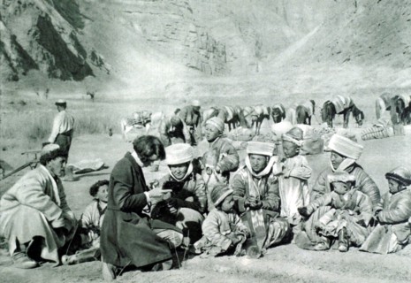 Between Indies and Chinese Turkestan