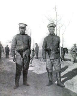 Etablissement de la République en Chine en 1912 : Les derniers porte-glaive de la monarchie déchue
