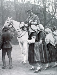 Première Guerre Mondiale. Le maréchal Pétain entre dans Metz