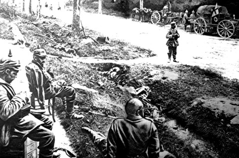 World War I. In Champagne, after a battle, German wounded and prisoners (1916)