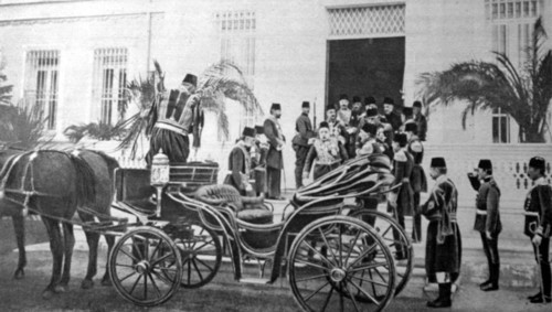 Première Guerre Mondiale. Le sultan de Turquie, Mehmed V, se rend à la mosquée