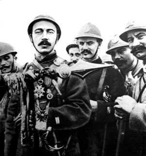 Première Guerre Mondiale. Le drapeau des chasseurs trois fois décoré
