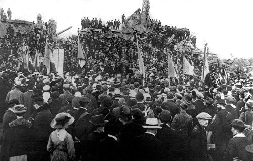 Memorial ceremonies in the ruins of Dixmude (Belgium, 1919)