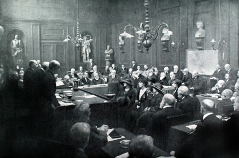 Queen Marie of Rumania visiting the Académie des Beaux-Arts (March 8, 1919)