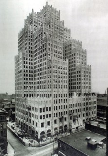 Saint Louis: the Southwestern Bell Telephone Company building (1927)
