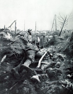 A German found alive by French troops, 1915