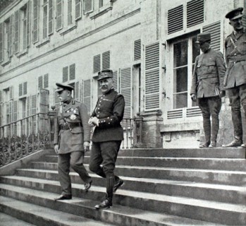 Première Guerre Mondiale. Sur le front, une visite du maréchal French au général Foch