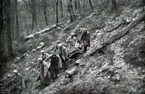 Transporting the wounded on the wooded slopes of the Eparges ravine