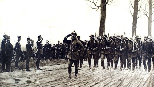 Première Guerre Mondiale. Le Kronprinz d'Allemagne passe en revue les troupes de la côte du Poivre (1916)