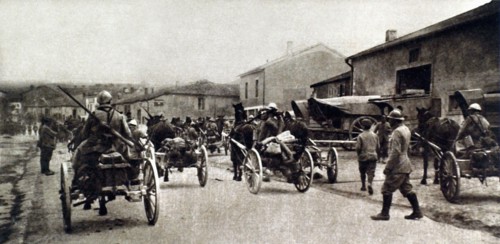 Machine gunners heading to the front at Bois de Vaux-Chapître, 1916