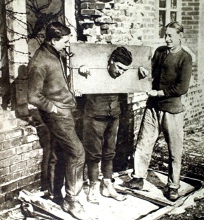 In a village evacuated by the Germans, French soldiers found this cang (1918)