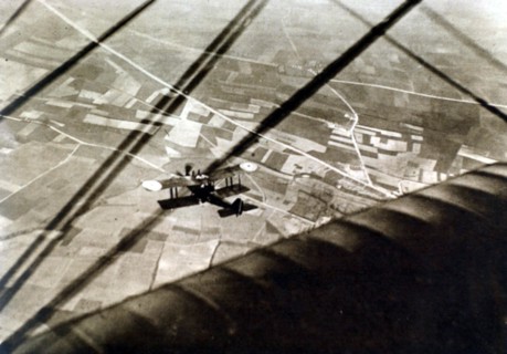 Première Guerre Mondiale. Avions anglais volant au-dessus des lignes allemandes