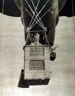 World War I. Observer in the gondola of a "saucisse" ("sausage") at 600 meters altitude