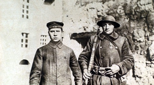 World War I. An American soldier decorated with the Military Cross, and the German prisoner he captured