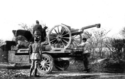 World War I. Transporting a 75-mm gun by automobile