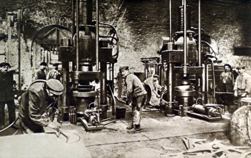 World War I. Making finned 240-mm bombs