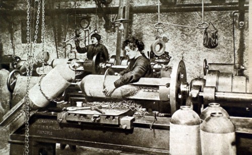 World War I. Making finned 240-mm bombs