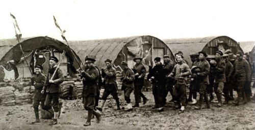 Première Guerre Mondiale. Sur le front canadien, des travailleurs chinois fêtent leur année nouvelle (11 février 1918)