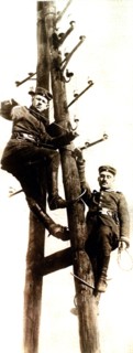 Première Guerre Mondiale. Télégraphistes allemands occupés à rétablir une ligne (Décembre 1914)