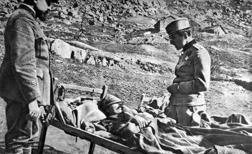 Première Guerre Mondiale. Le prince Alexandre de Serbie en tournée d'inspection dans les montagnes de Serbie
