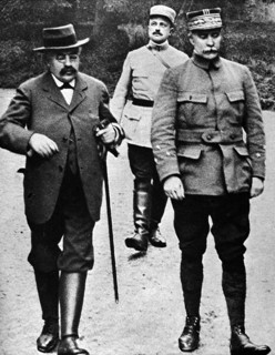 Première Guerre Mondiale. M. Millerand et le général Pétain (1915)