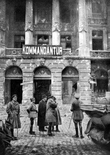 Première Guerre Mondiale. M. Clemenceau et le maréchal Haig à Cambrai (1918)