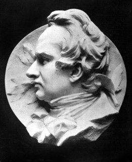 Victor Hugo en 1830, médaillon du poète par Denys Puech (1854-1942)