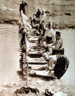 Première Guerre Mondiale. Un lavoir militaire à Tracy-le-Mont