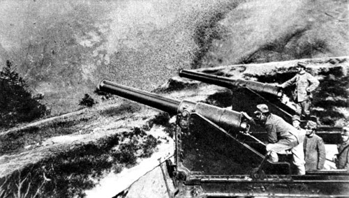 World War I.  Italian siege artillery in the Alps (1915)