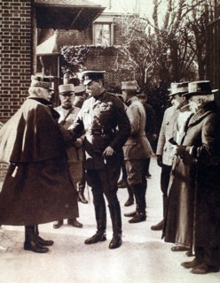 World War I. Lord Kitchener speaking with General Joffre (1915)