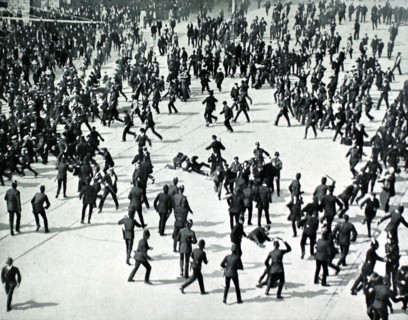 Grève des transports à Dublin. La police, armée de matraques, charge les grévistes (1913)