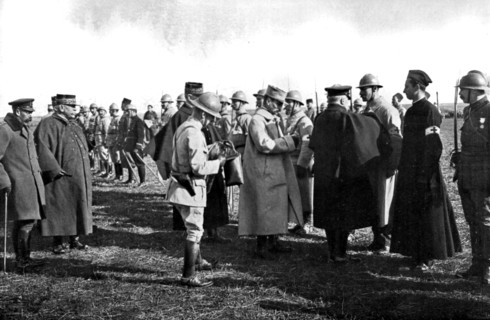 World War I. At the front, King George V of England and French President Poincaré (1915)