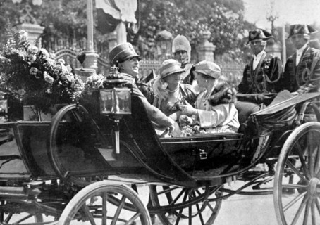 The sovereigns of Italy received in Madrid by the Spanish sovereigns (1924)