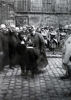 French General Nivelle visiting the city of Noyons