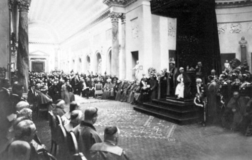 In Rome,  Pope Pius XI inaugurating the missionary exhibition organized on the occasion of the holy year (1925)