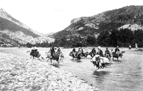 Albanie. Le passage à gué de Skumbi (1925)