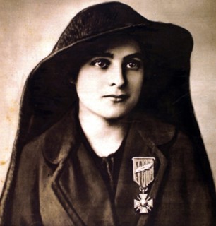 Emilienne Moreau, l'héroïne de Loos, citée à l'ordre de l'armée (1915)