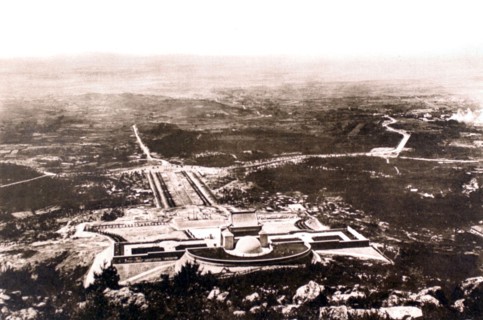 Sun Yat Sen imposing mausoleum at Nankin (1930)