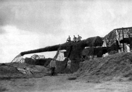 Pièce de 305, camouflée, au repos (1918)