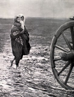 Turkish people fleeing the advancing Bulgarian army (1912)