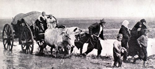 Turkish people fleeing the advancing Bulgarian army (1912)