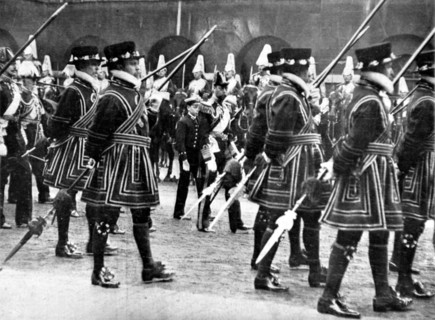 In London, transfert of Edward VII's remains to Westminster Hall (May 17, 1910)