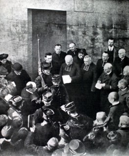 Officers of the 47th infantry at the St. Servan inventory (1906)