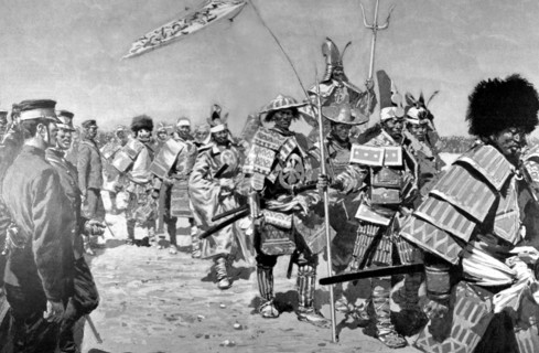 Soldats déguisés en "SamouraÏs" défilent devant leurs camarades en l'honneur des morts (1905)