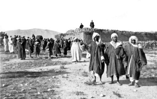 Rif War, Morocco (1922).
In the foreground, kaid of Tafersit, kaid Haddou and kaid of Midher.