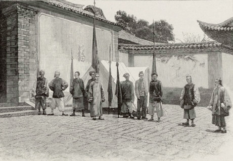Révolte des Boxers. 
Garde de réguliers chinois devant la demeure des Français à Yunnan-Sen (1900).