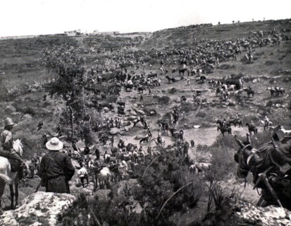 Near Baklil in Morocco, crossing of Wadi Afehoun by Colonel Gouraud's troops (1911)